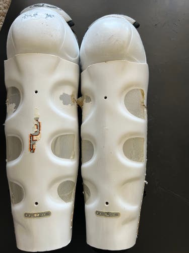 Easton Shin Pads - USED - Sr. 13”