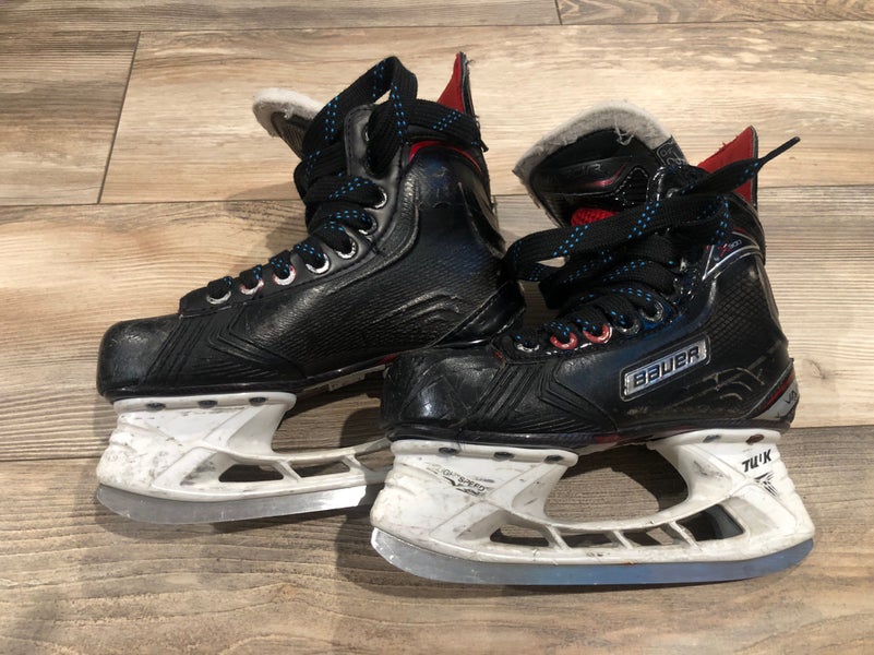 Junior Bauer Regular Width Size 2.5 Vapor X600 Hockey Skates