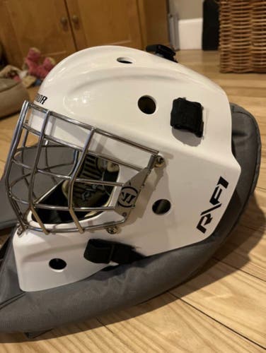 Warrior R/F1 Goalie Mask Jr