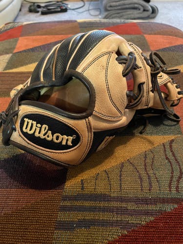 Right Hand Throw Wilson Infield A2000 1787 Baseball Glove 11.75"