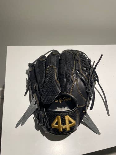New 44 Pro Right Hand Throw Pitcher's Signiture Series Baseball Glove 12.25"