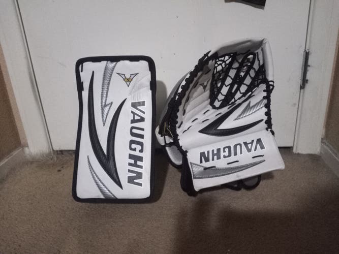 New INT Full Right Velocity V5 Glove/Blocker Set
