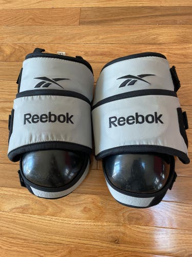 Reebok goalie Sr knee pads used