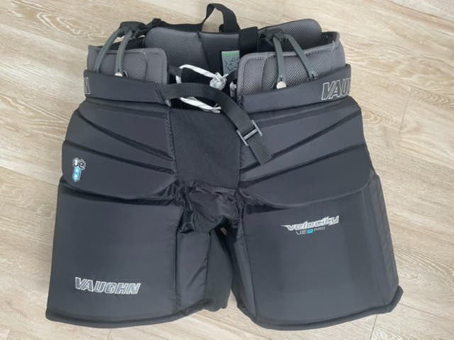 Vaughn Velocity VE8 Pro Carbon Hockey Goalie Pants Senior Medium NEW!