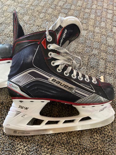 Senior Bauer Regular Width  Vapor X500 Hockey Skates