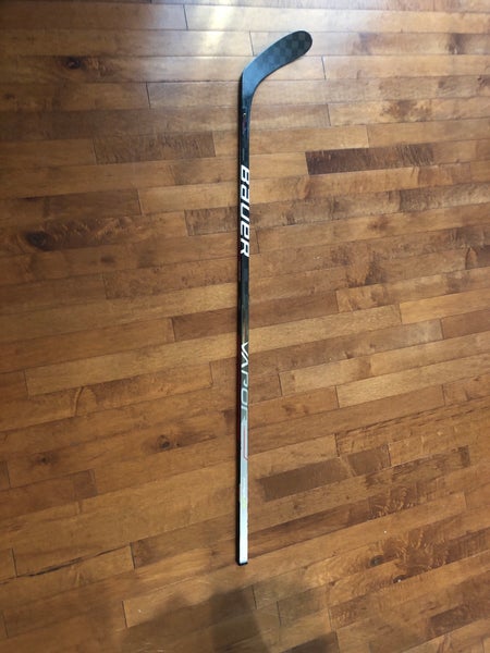 Senior Right Handed Vapor Hyperlite Hockey Stick