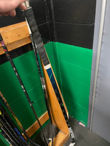 Intermediate Right Handed Mid Pattern Nexus Geo Hockey Stick