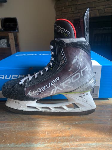 Senior Bauer Regular Width Vapor Hyperlite Hockey Skates