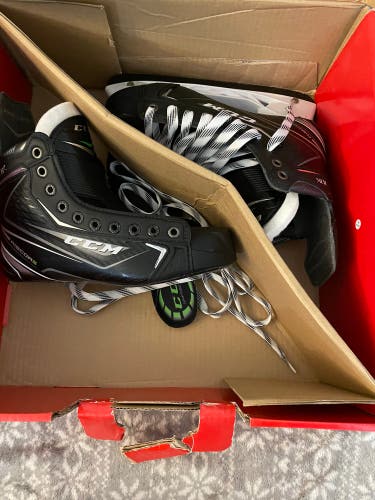 Junior New CCM RibCor 70K Hockey Skates Regular Width Size 5.5