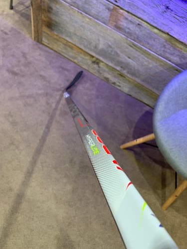 P92 Flex 77 Senior Right Handed  Vapor Hyperlite Hockey Stick