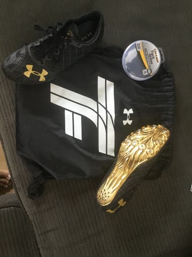 Under Armour Sprint Pro 3 Track and Field Shoes   Size 9.0 Men’s / 10.5 Womens  & Extra Spike Pac