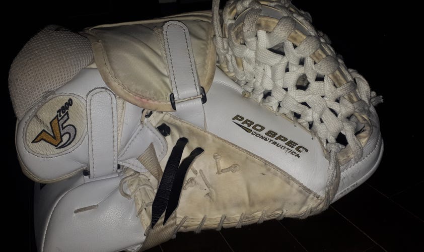 Used Vaughn Regular Velocity V5 7800 glove