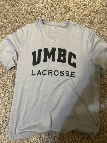 Gray Men's Large Under Armour Shirt