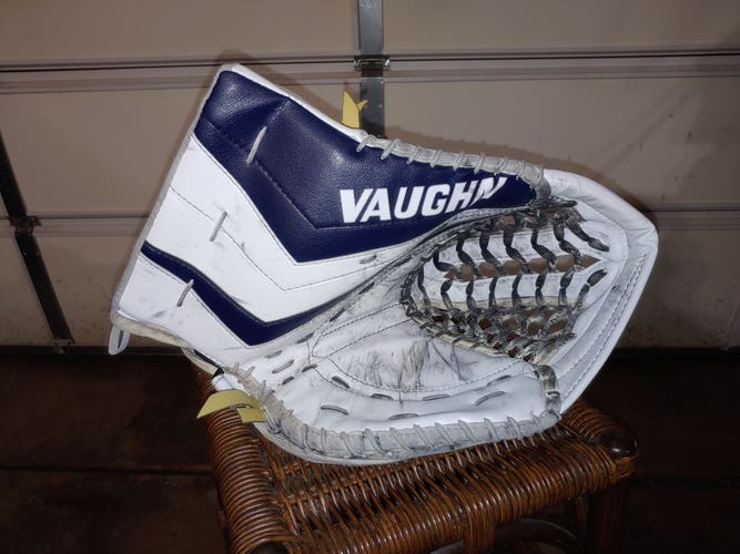 Vaughn SLR 2 Pro Carbon Goalie Glove