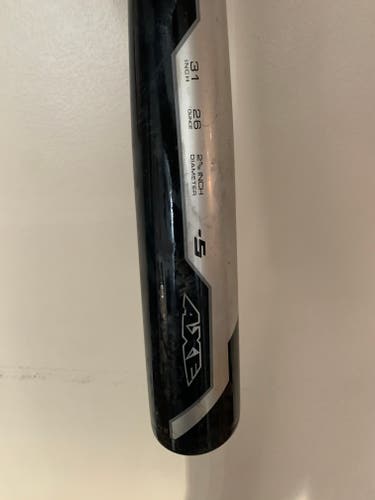 Used 2019 AXE Hybrid Elite Bat (-5) 26 oz 31"