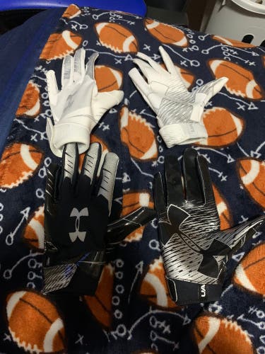 BRAND NEW Youth Football Gloves