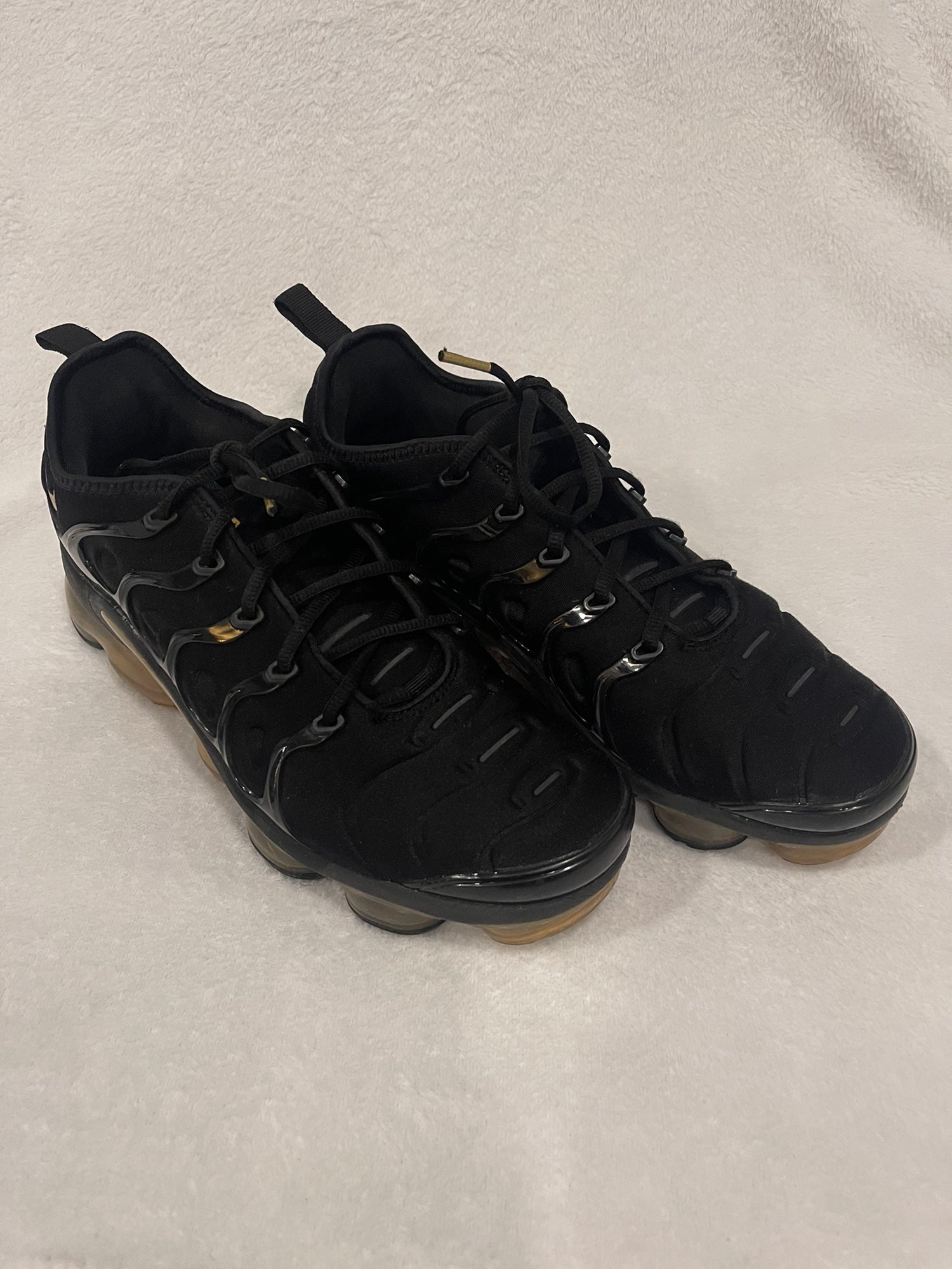 vapormax plus triple black gold