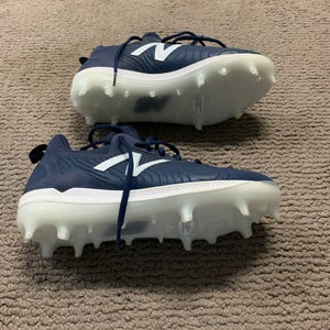 Brand New Navy Youth Kid's Size 7.0 Molded Cleats New Balance