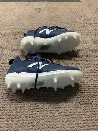 Brand New Navy Youth Kid's Size 7.0 Molded Cleats New Balance