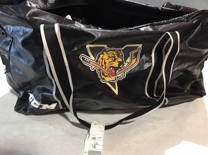 Used Victoriaville Tigres Pro Stock CCM Player Bag #27 Ben Tardif