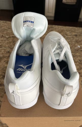 9-Spike Ambition 2 metal cleats