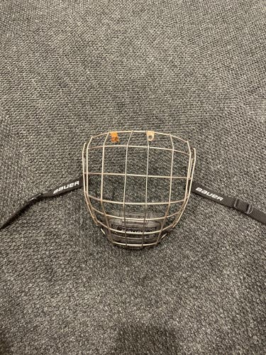 Medium Bauer Profile III Facemask