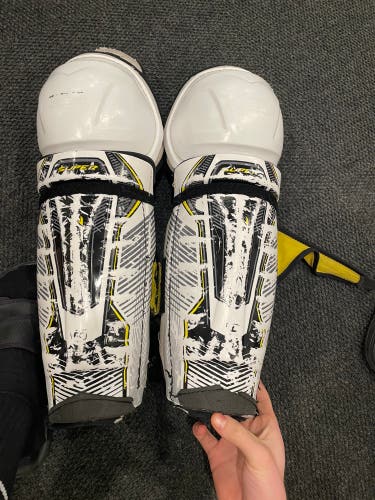 CCM Super Tacks Shin Pads