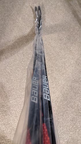 Senior Right Handed P92 77 Flex Bauer Vapor FlyLite Hockey Stick