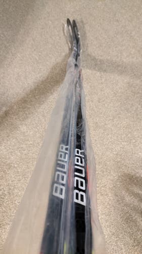 Senior Right Handed P92 77 Flex Bauer Vapor 2X Pro Hockey Stick