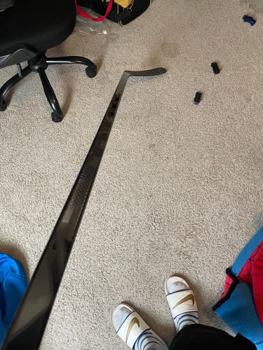Senior Right Handed Mid Pattern Nexus Geo Hockey Stick
