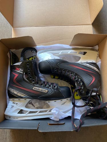Senior Bauer Regular Width  Size 6 Vapor X2.6 Hockey Skates