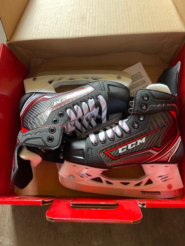 Junior CCM Regular Width  Size 2 JetSpeed FT460 Hockey Skates