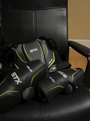 New Medium STX Stallion 200 Shoulder Pads and Stx Elbow Pads