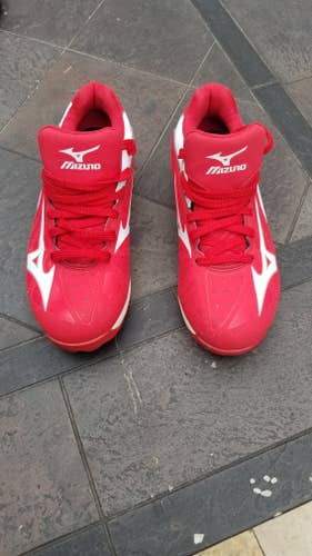 Used Red Youth Mizuno Baseball Cleats