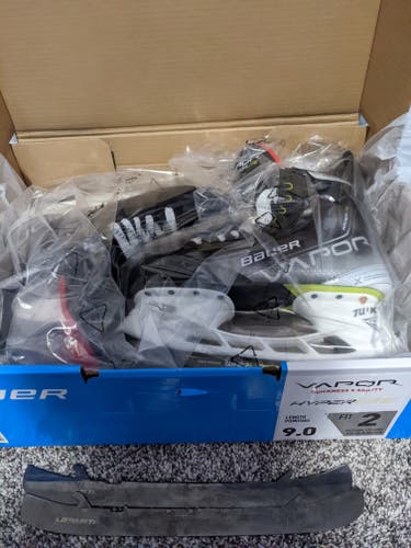 Senior New Bauer Vapor Hyperlite Hockey Skates Size 9