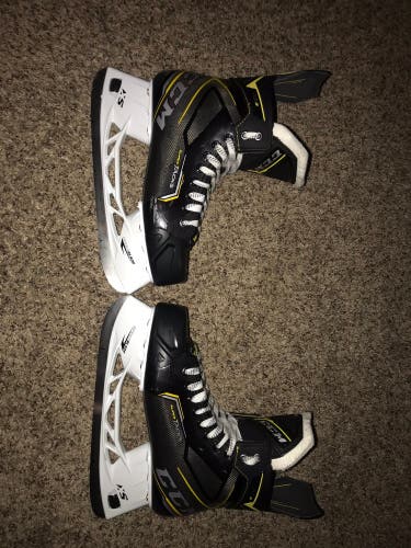 Senior CCM Regular Width  Size 9 Super Tacks AS3 Hockey Skates