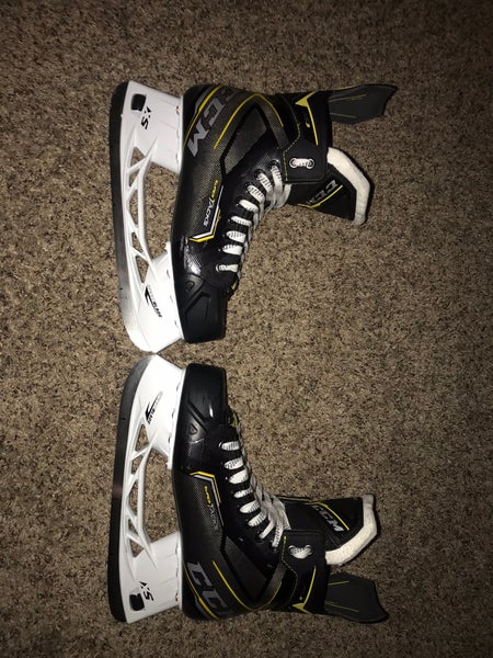 Senior CCM Regular Width Size 9 Super Tacks AS3 Hockey Skates