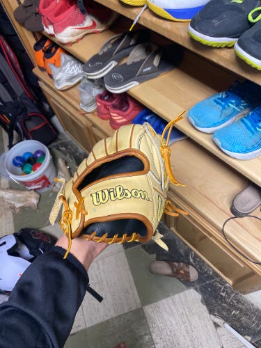 Outfield 12.75" A2000 Baseball Glove