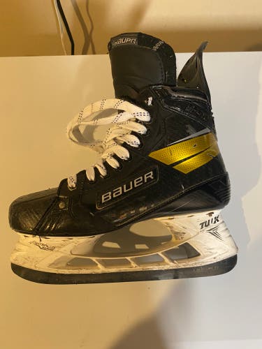 Used Senior Bauer Ultrasonic Hockey Skates Regular Width Pro Stock Size 8