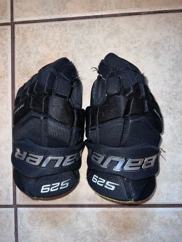 Used Bauer 12"  Supreme S29 Gloves