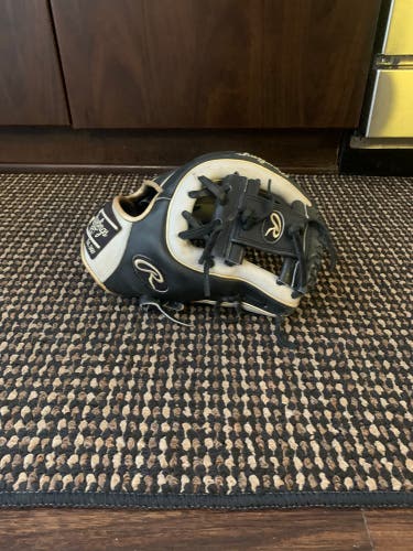 Right Hand Throw 11.5" Heart of the Hide Baseball Glove