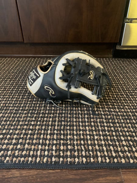 Right Hand Throw 11.5" Heart of the Hide Baseball Glove