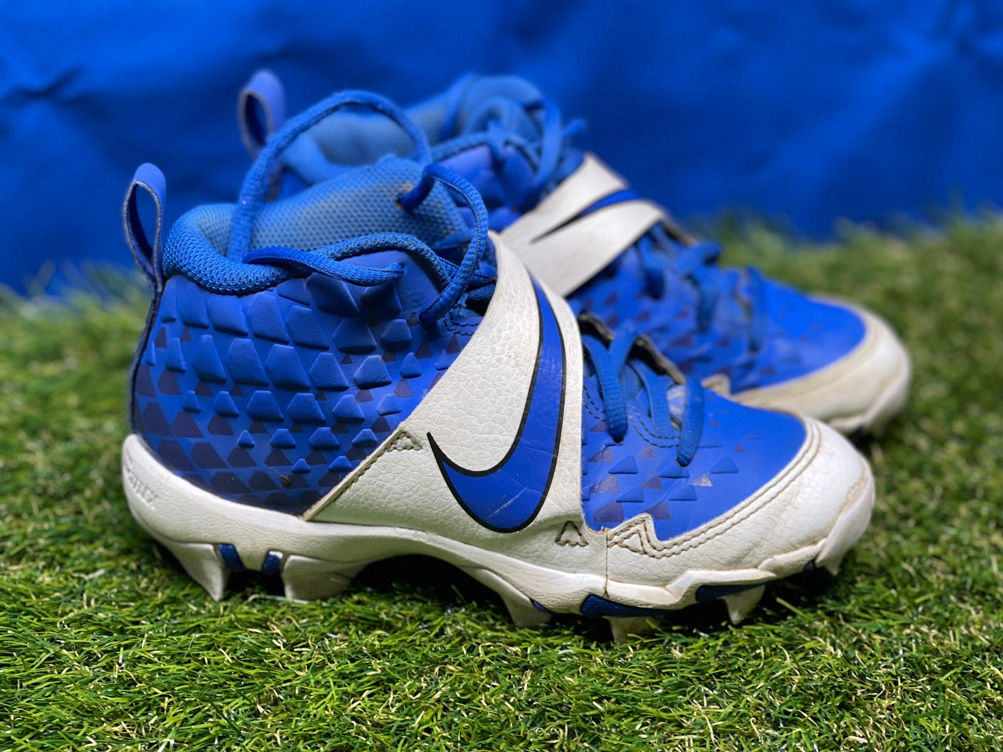 Blue/White Nike Trout cleats Size 1.5 (Y)