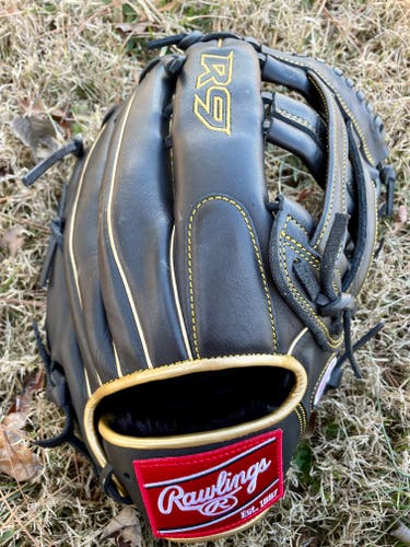 Used Right Hand Throw Rawlings Outfield R9 Baseball Glove 12.75"