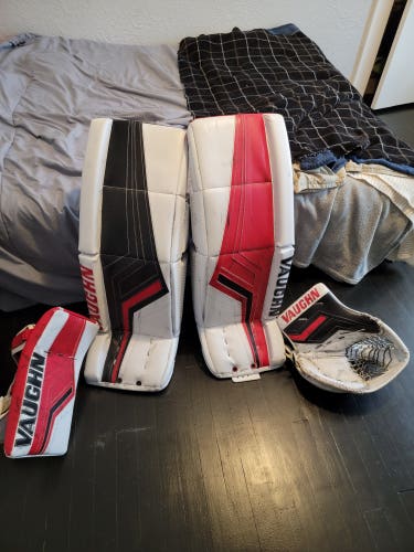 Used 32 + 2 Vaughn Regular Pro V Elite Carbon Goalie Full Set Pro Stock