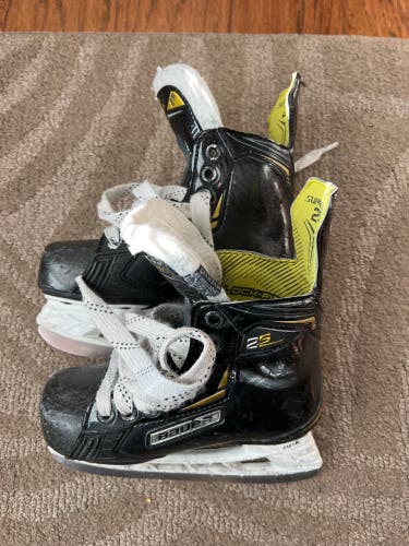 Bauer Supreme youth 2s size 12