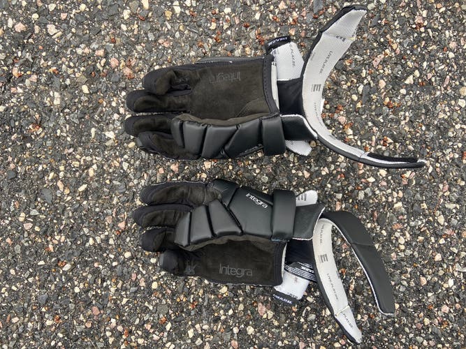 Used Player's Epoch 12" Integra Lacrosse Gloves