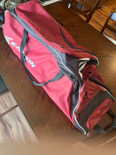 Wheeled catchers bag