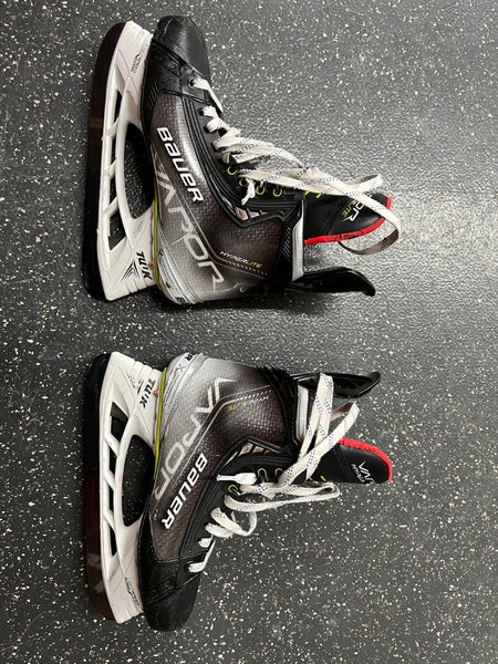 Senior Bauer Size 7.5 Vapor Hyperlite Hockey Skates