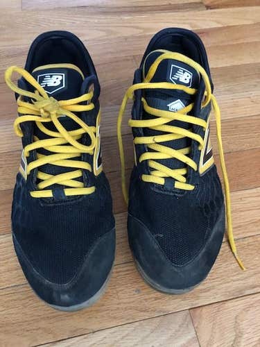 Yellow/Black Used Men's Size 9.0 (Women's 10) Metal New Balance Low Cut 3000V3